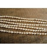 Říční perličky bílé 4,5x3,5 mm, 1 ks
