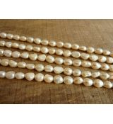 Říční perličky bílé 8x6 mm, 1 ks
