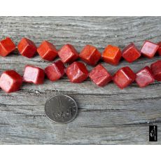 Korál kostka 12 mm, příčná dírka, 1 ks M014